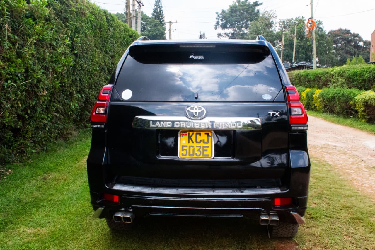 Vehicle photo thumbnail 13