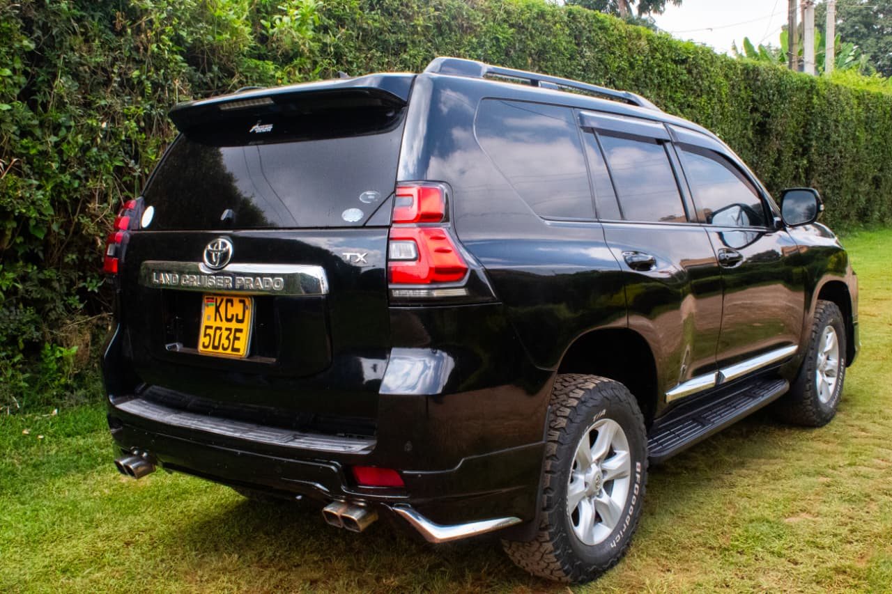 Vehicle photo thumbnail 12
