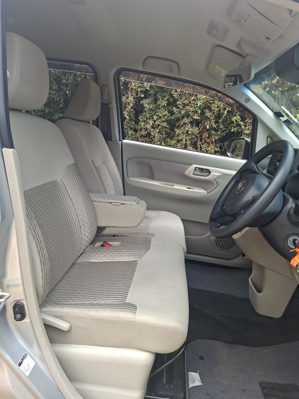 Vehicle photo thumbnail 6