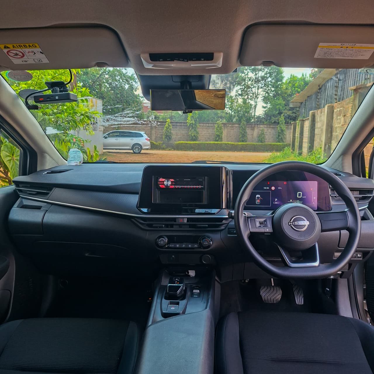 Vehicle photo thumbnail 4