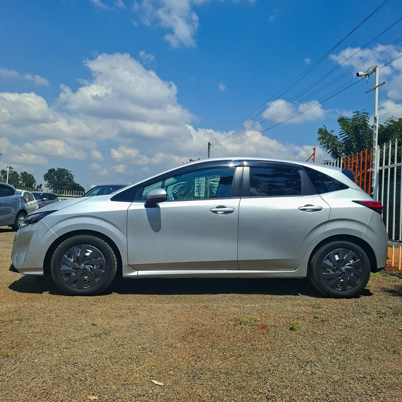 Vehicle photo thumbnail 10
