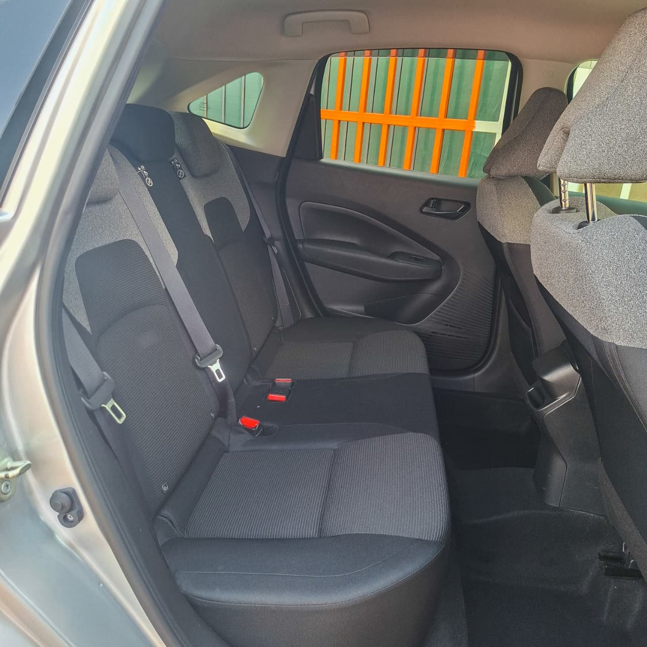 Vehicle photo thumbnail 9