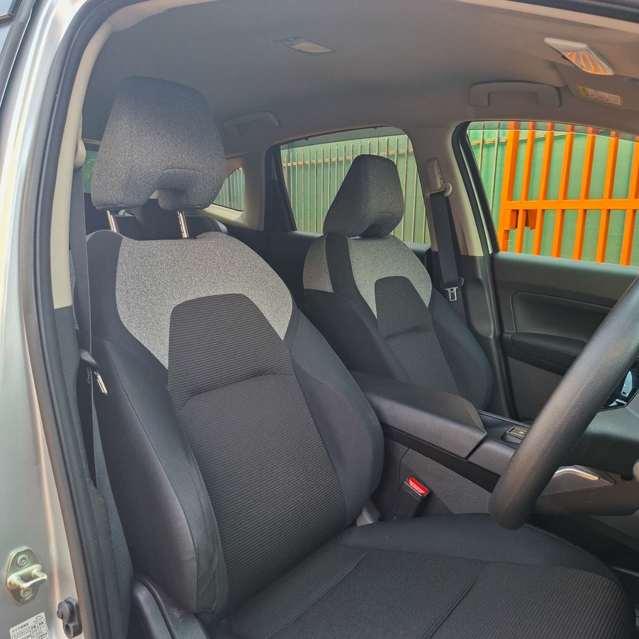 Vehicle photo thumbnail 8