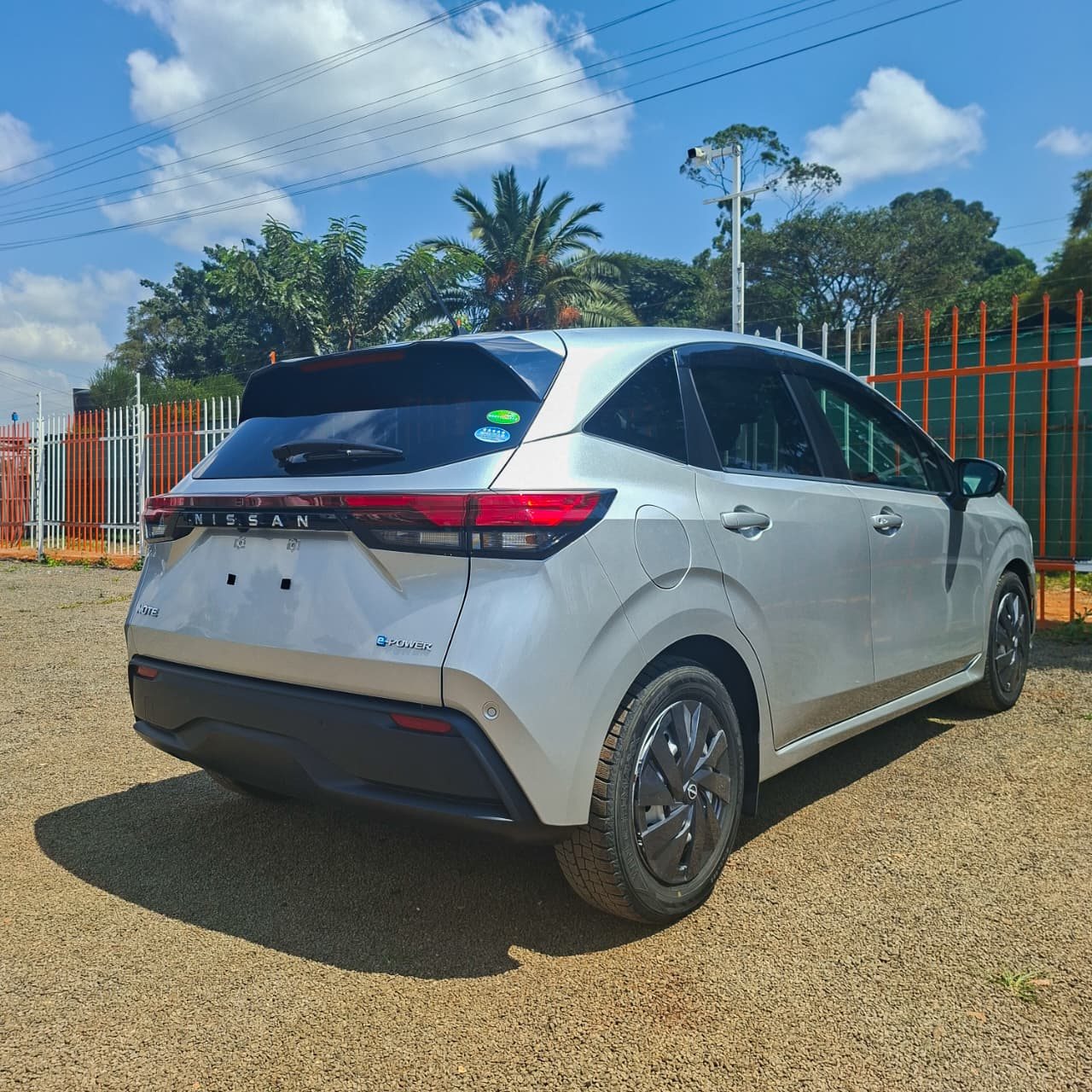 Vehicle photo thumbnail 12
