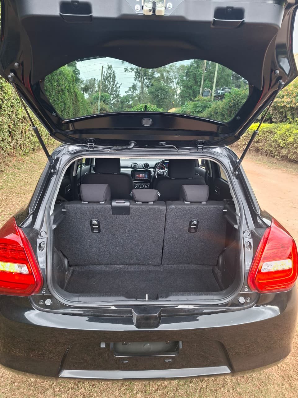 Vehicle photo thumbnail 11