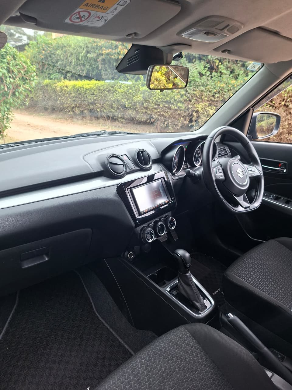 Vehicle photo thumbnail 9