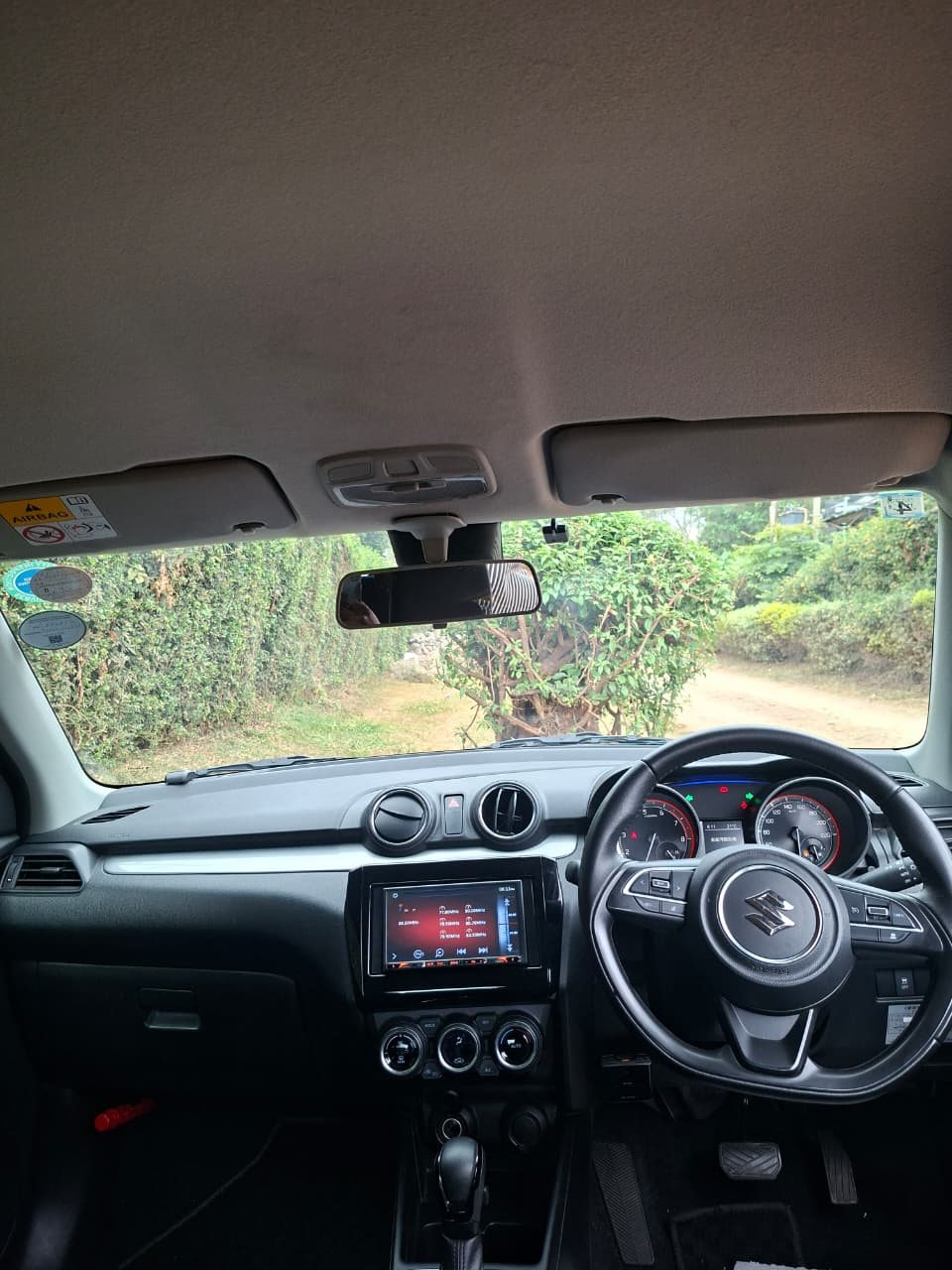 Vehicle photo thumbnail 8