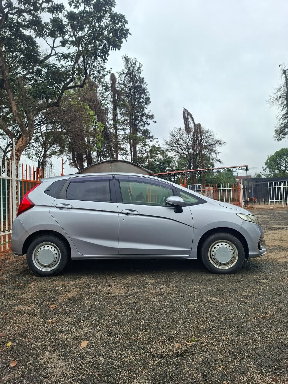 Vehicle photo thumbnail 4