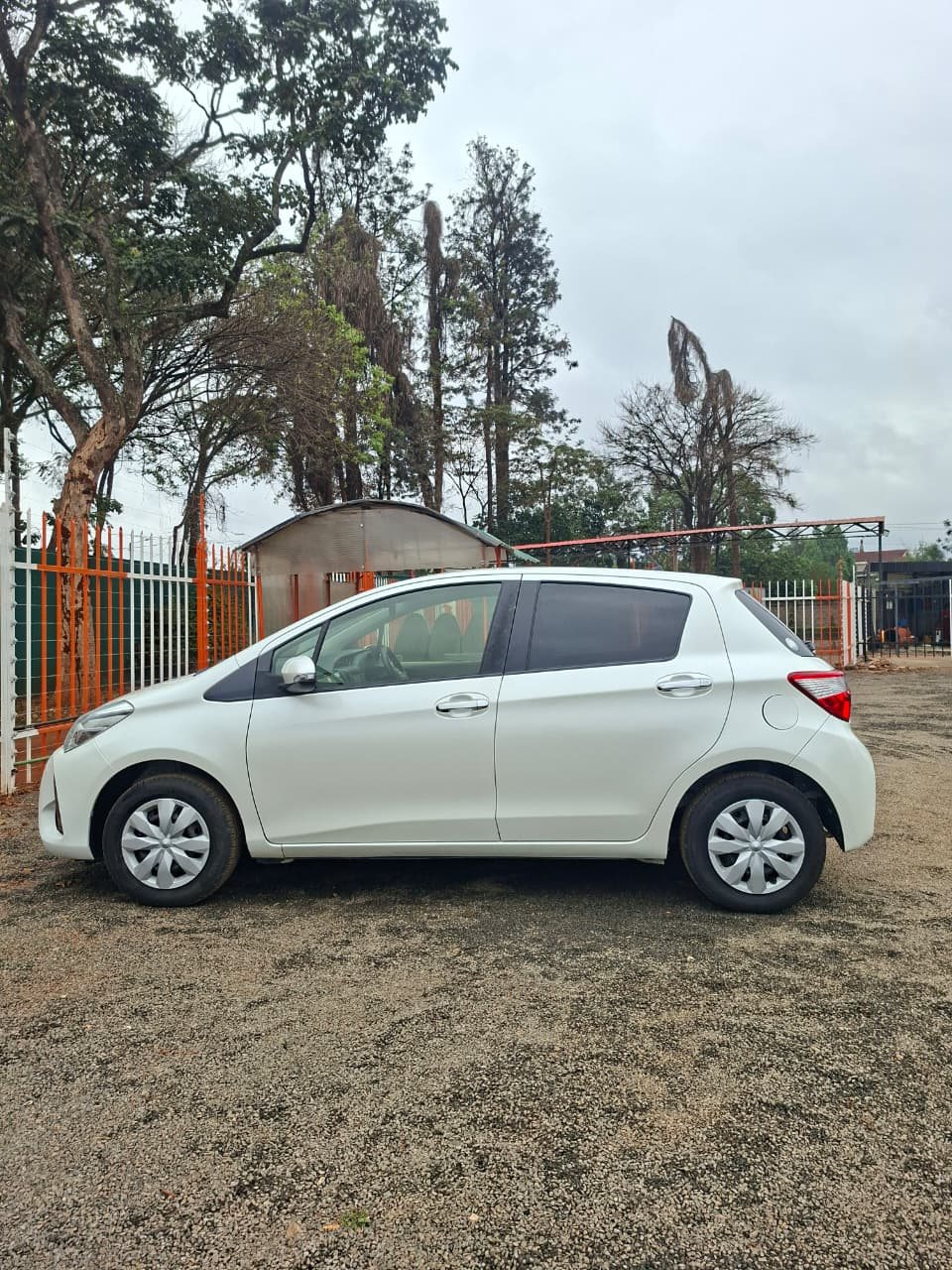 Vehicle photo thumbnail 12