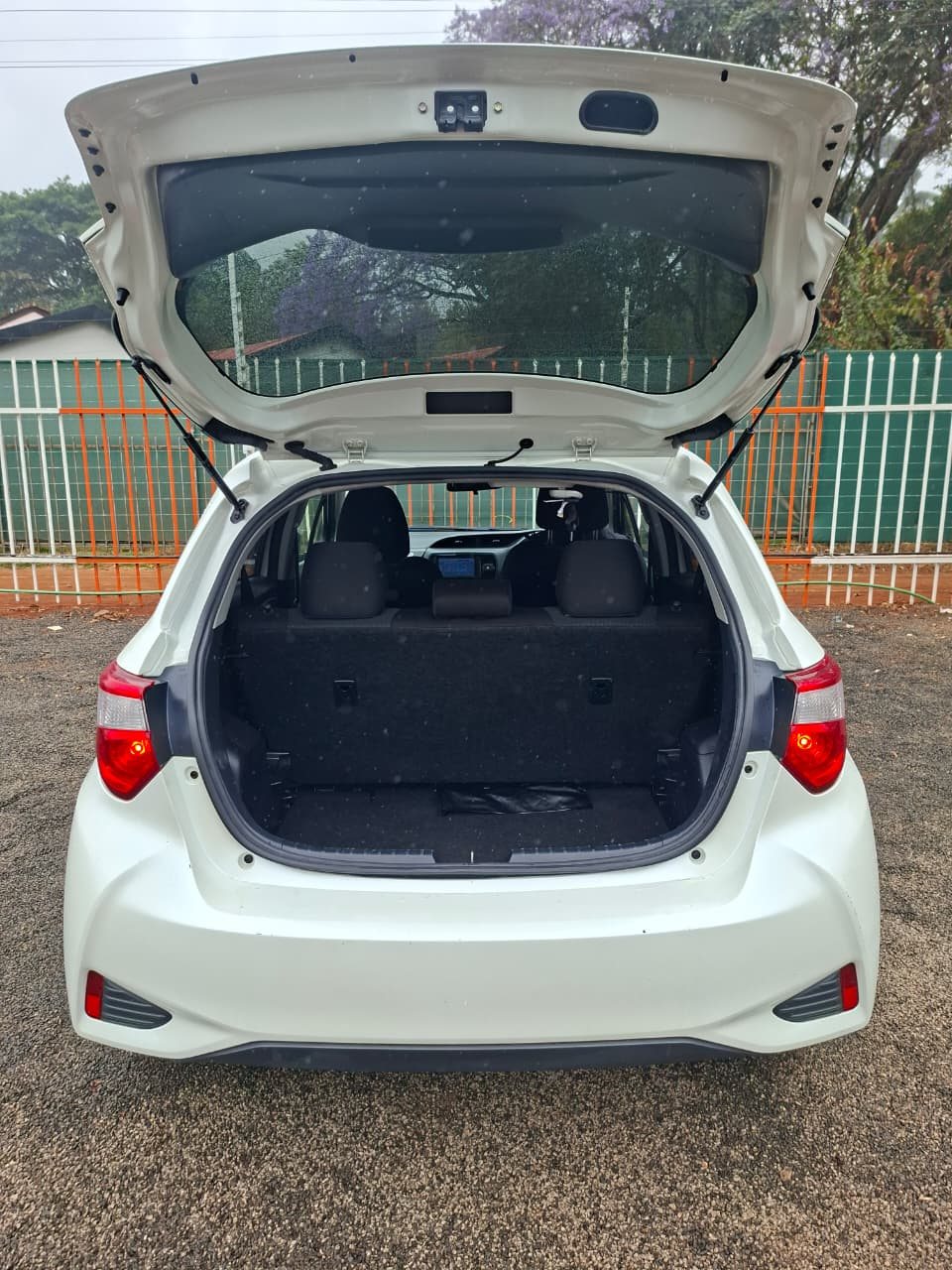 Vehicle photo thumbnail 13