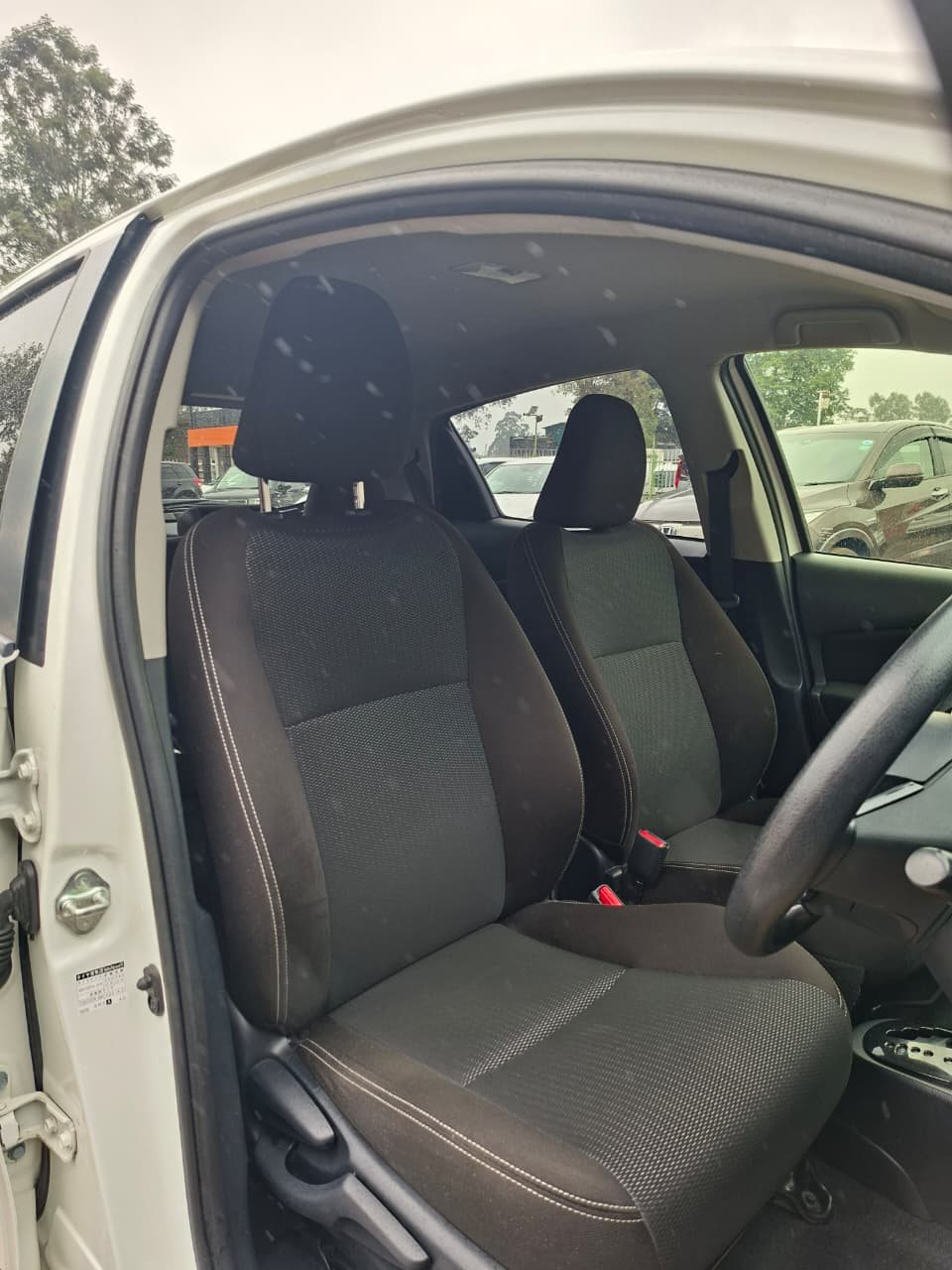 Vehicle photo thumbnail 6