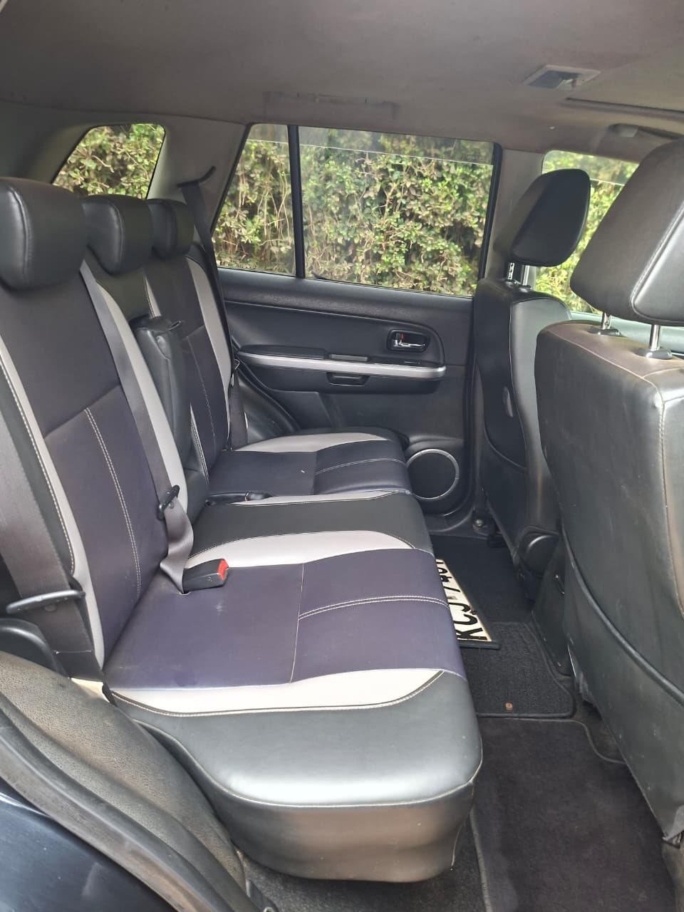 Vehicle photo thumbnail 9