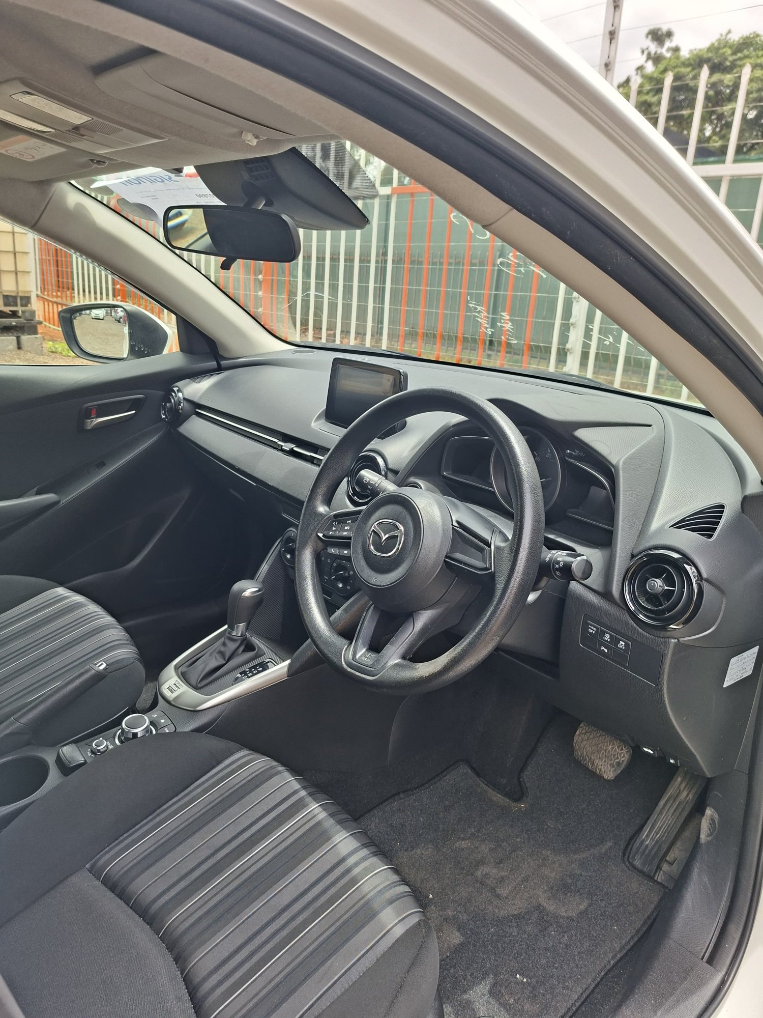 Vehicle photo thumbnail 5