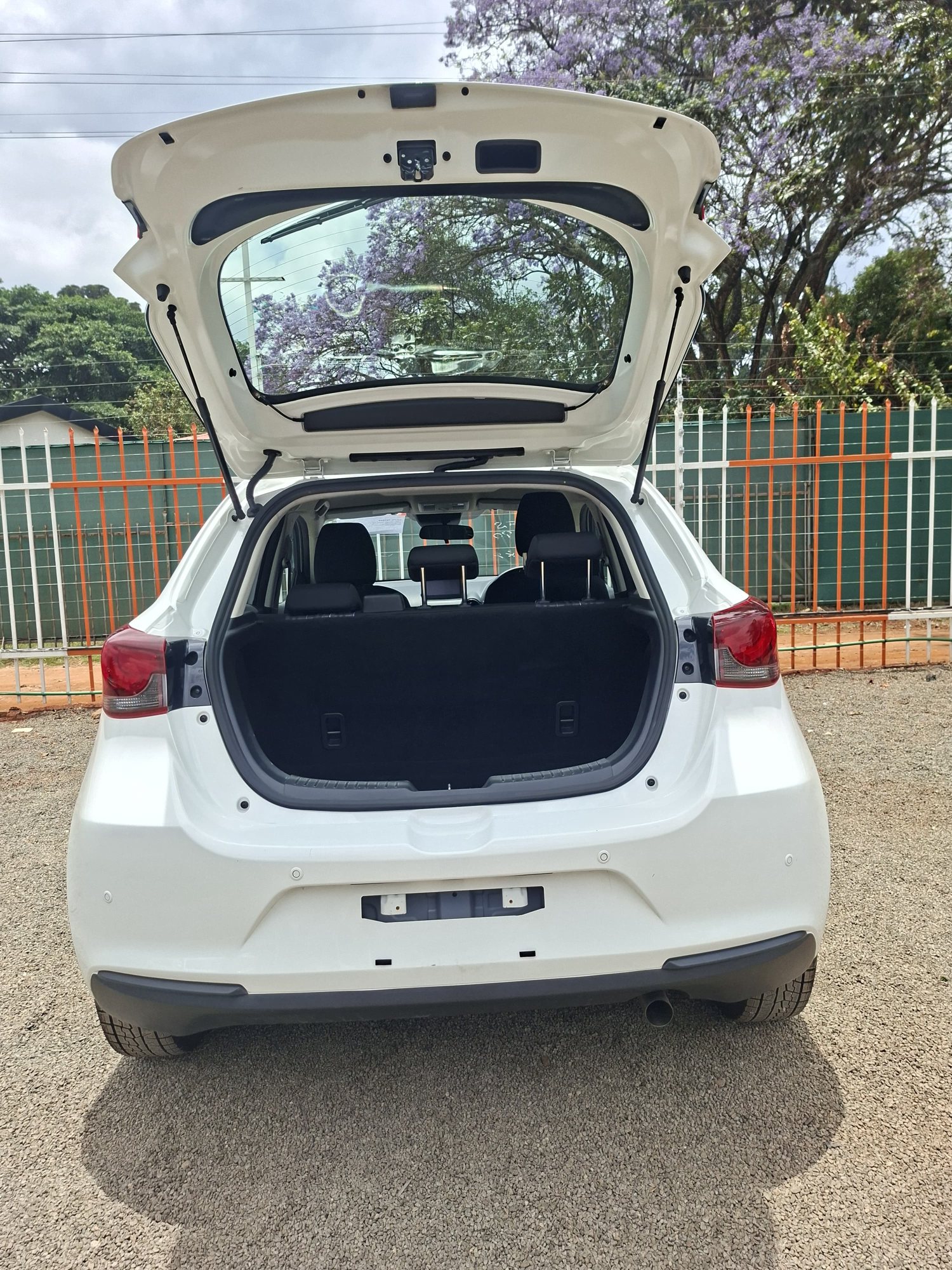 Vehicle photo thumbnail 17
