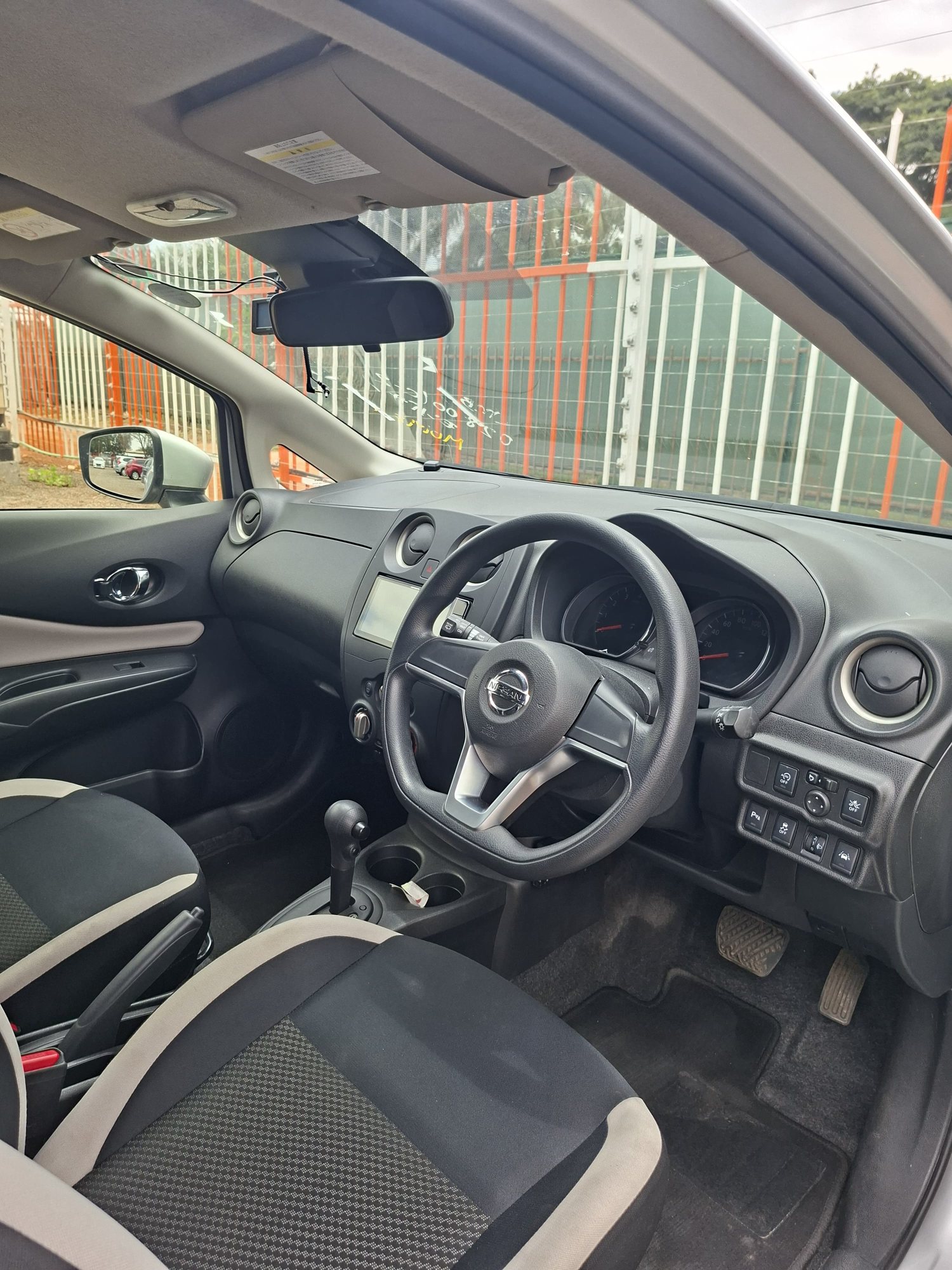 Vehicle photo thumbnail 5