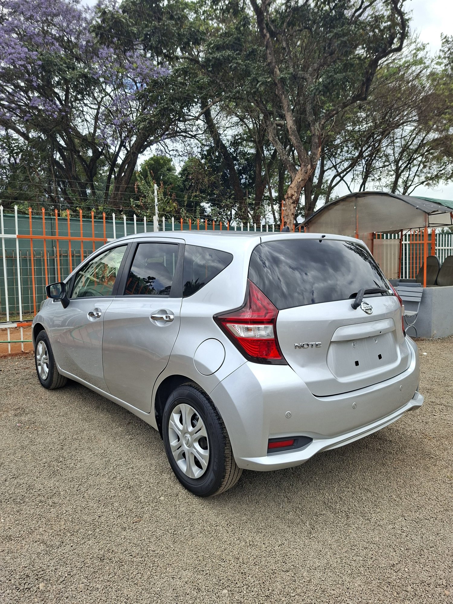 Vehicle photo thumbnail 11