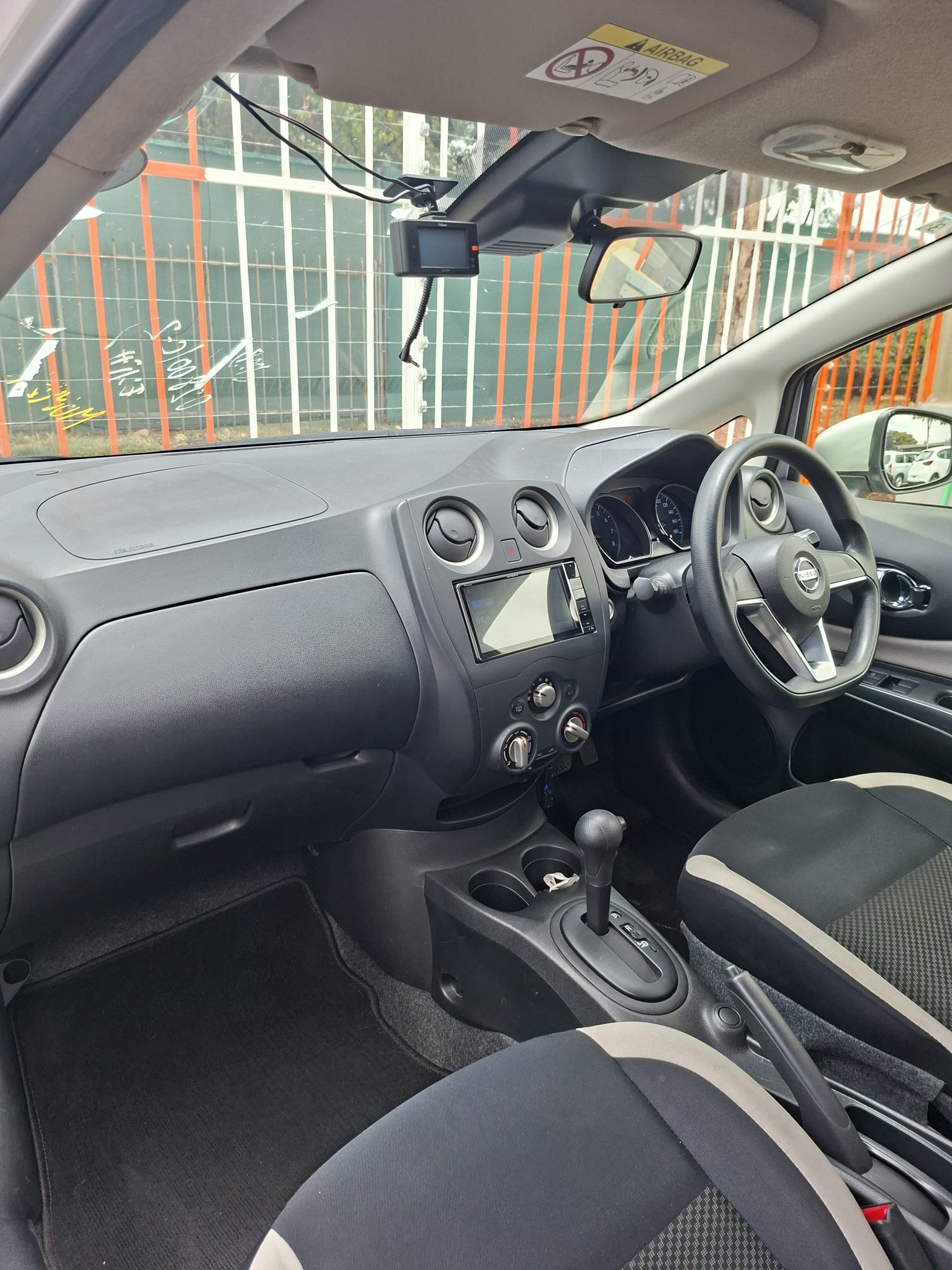 Vehicle photo thumbnail 6