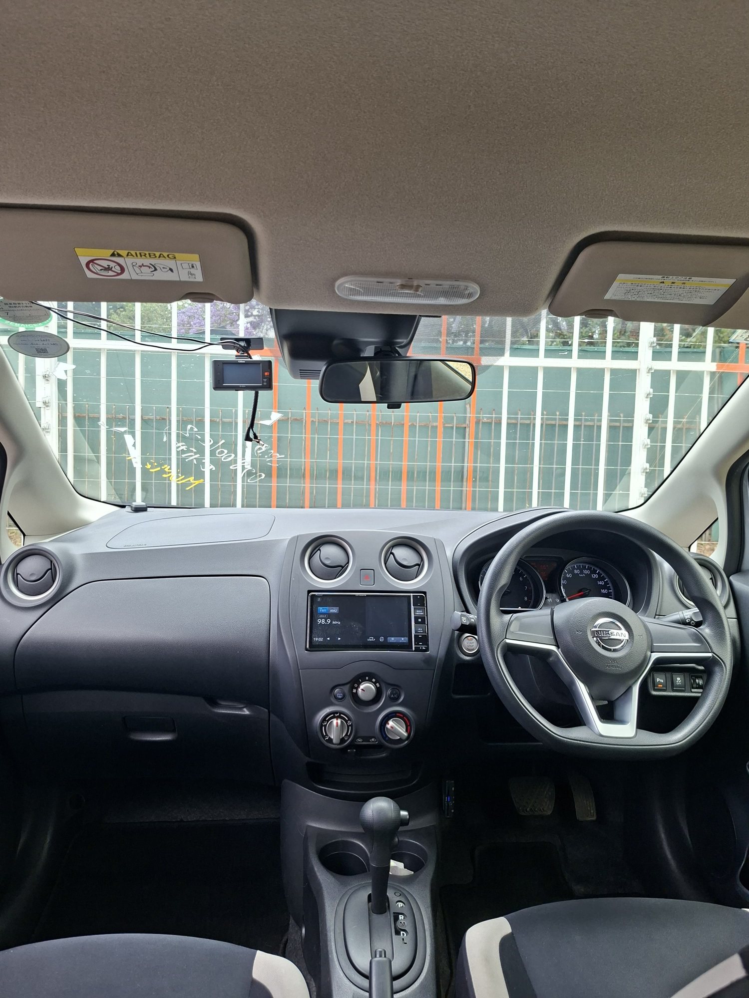Vehicle photo thumbnail 4