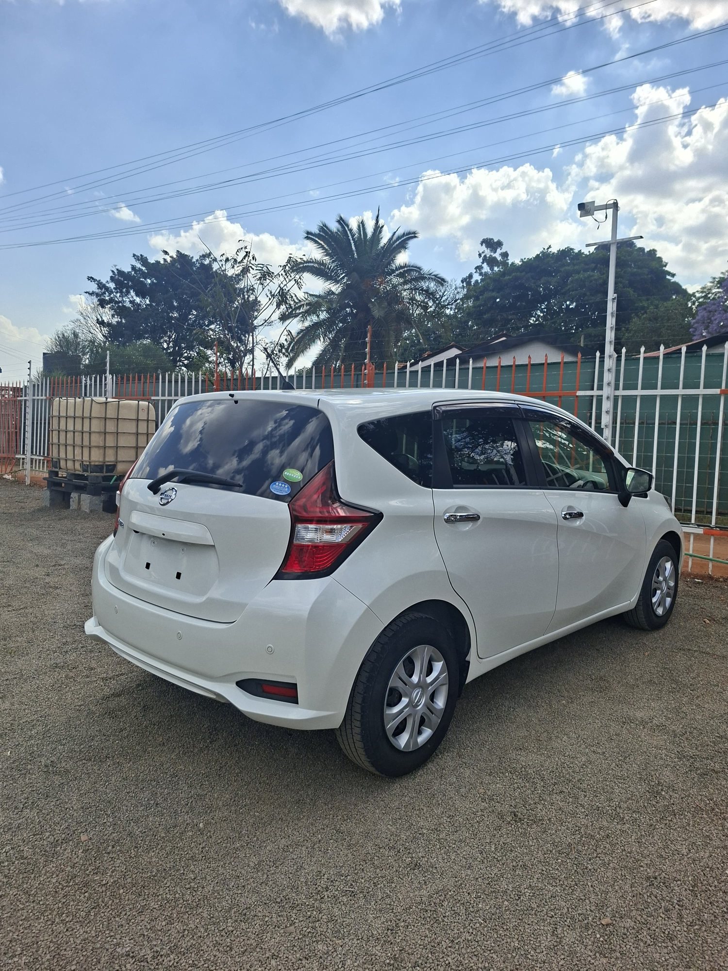 Vehicle photo thumbnail 11