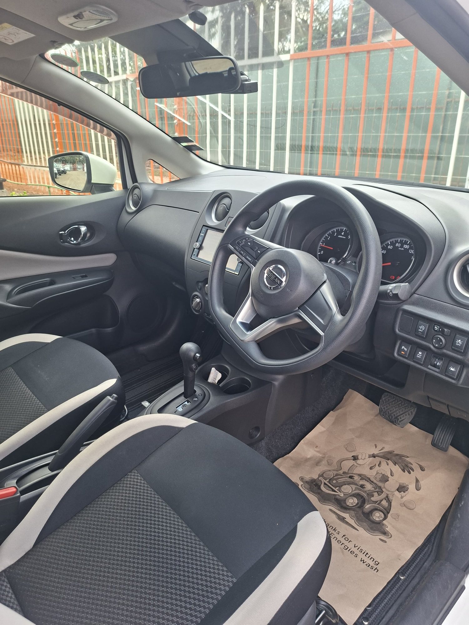 Vehicle photo thumbnail 5