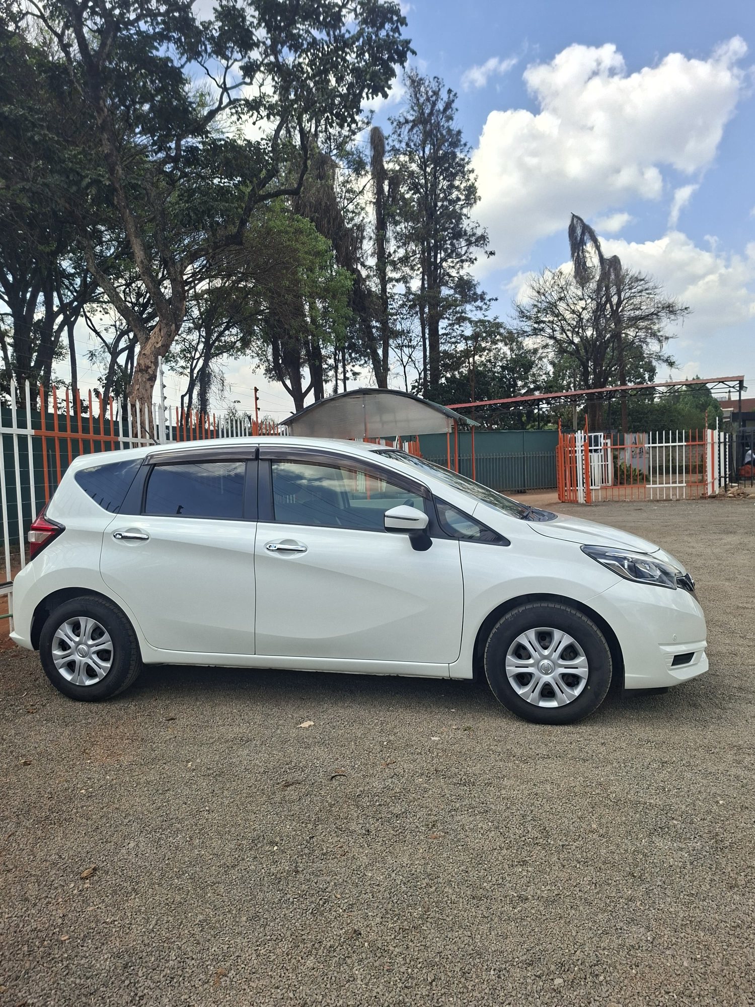 Vehicle photo thumbnail 10