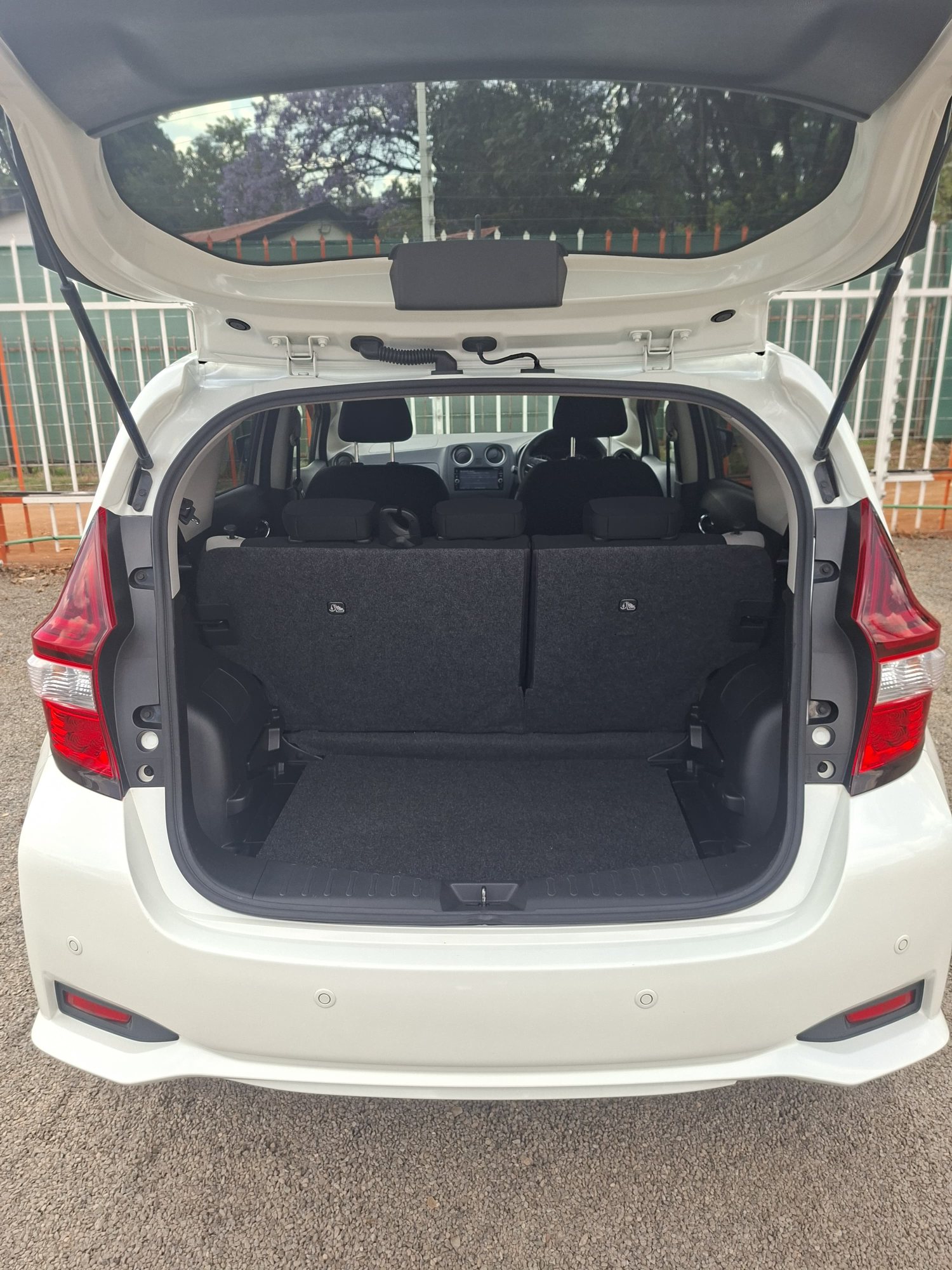 Vehicle photo thumbnail 9