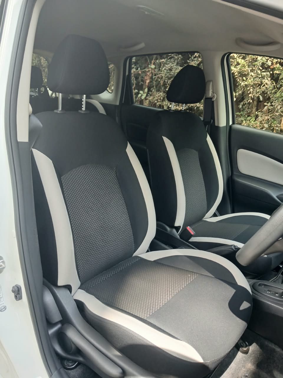 Vehicle photo thumbnail 8