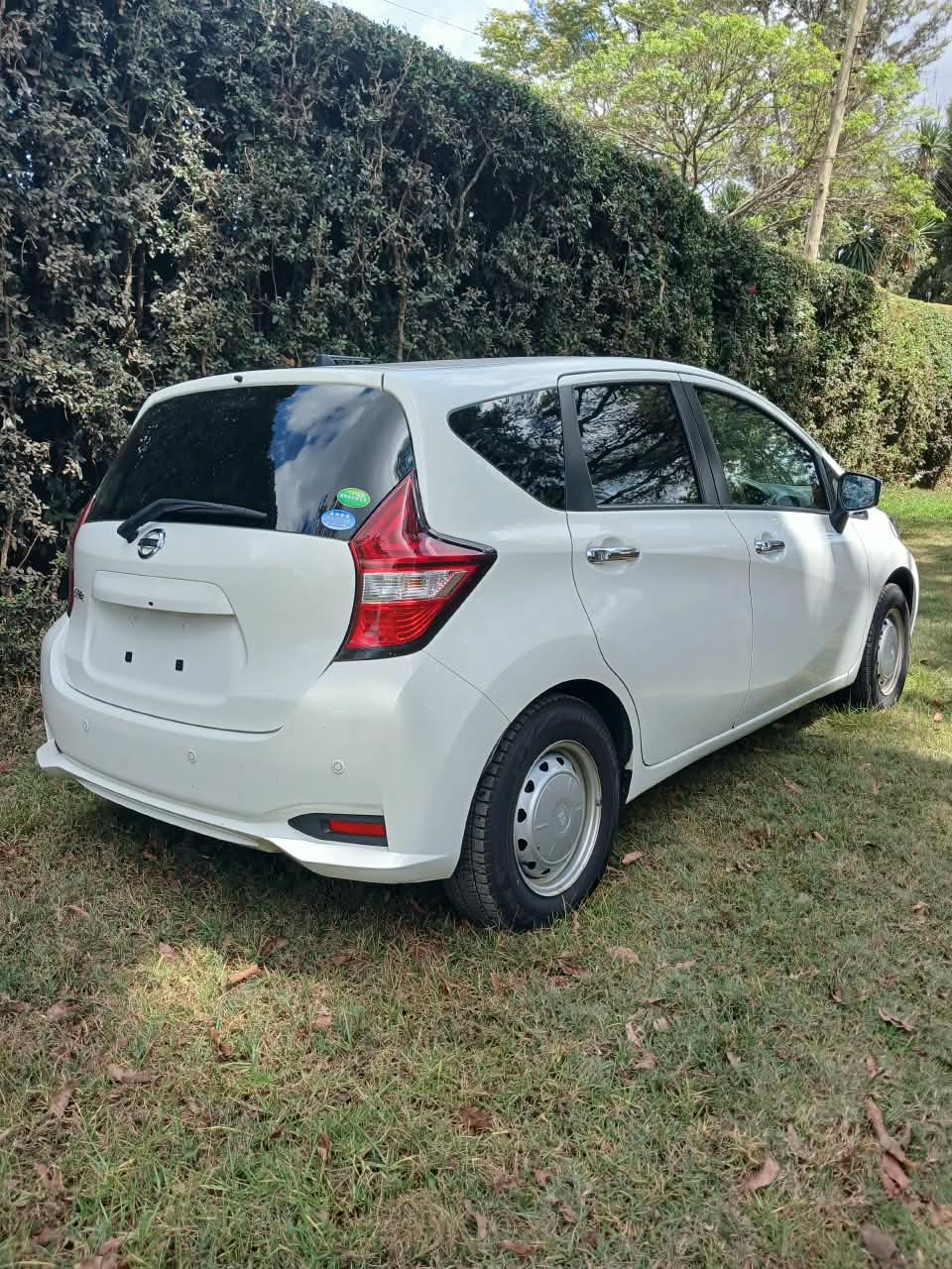 Vehicle photo thumbnail 13