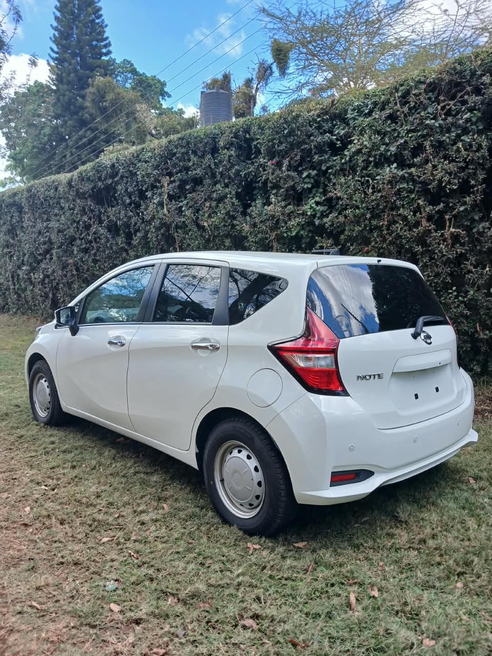 Vehicle photo thumbnail 12