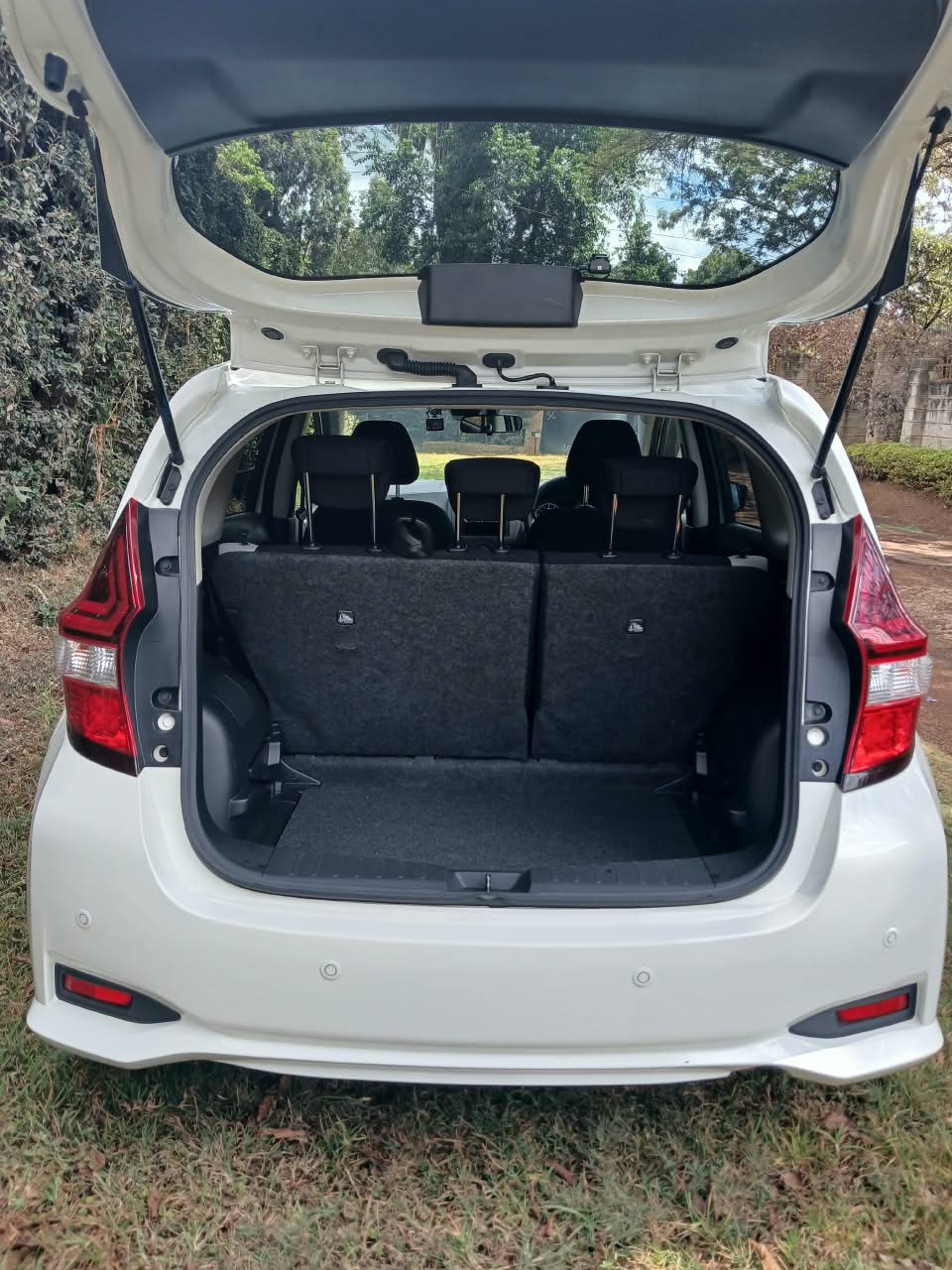 Vehicle photo thumbnail 10