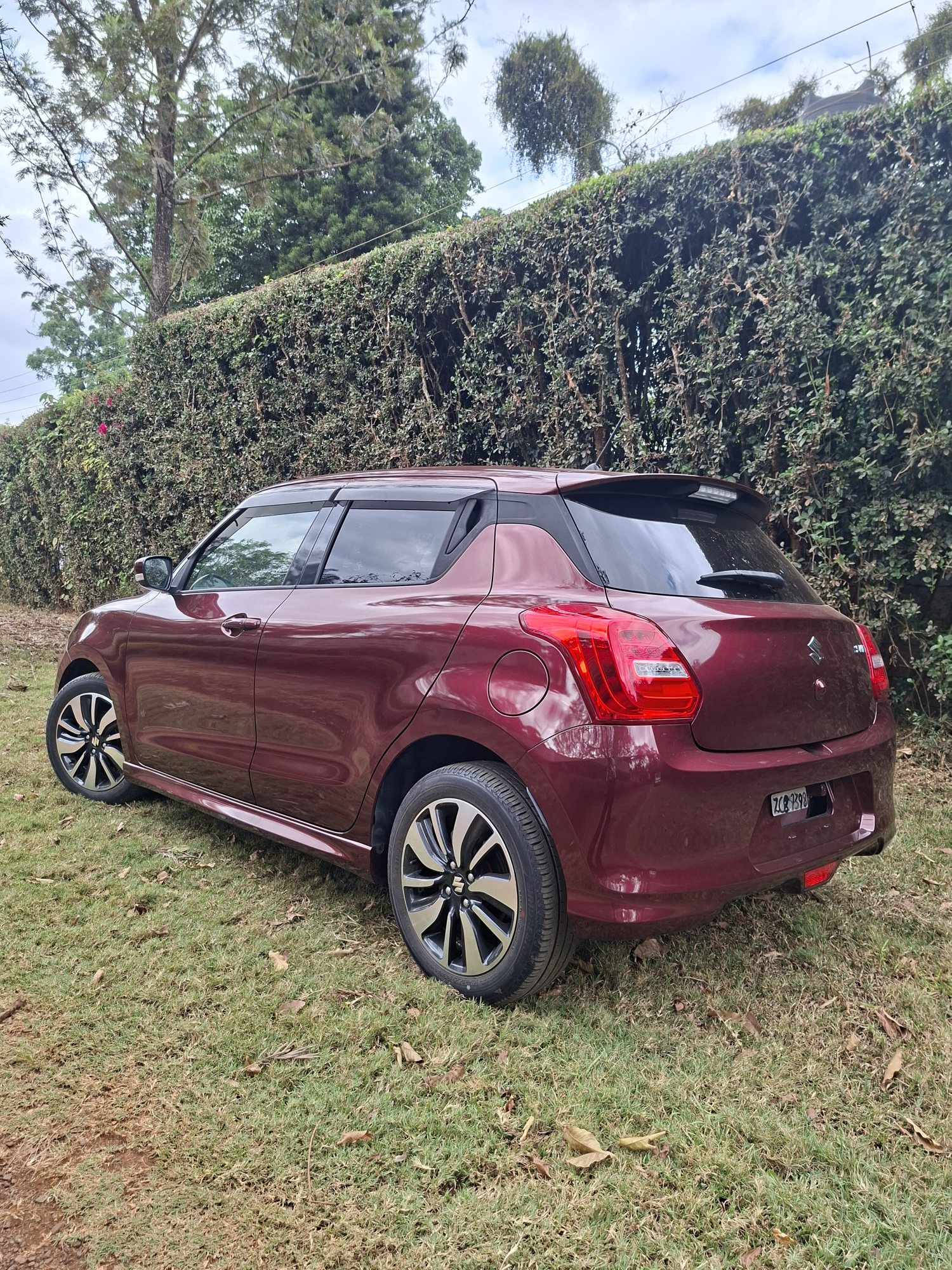 Vehicle photo thumbnail 12