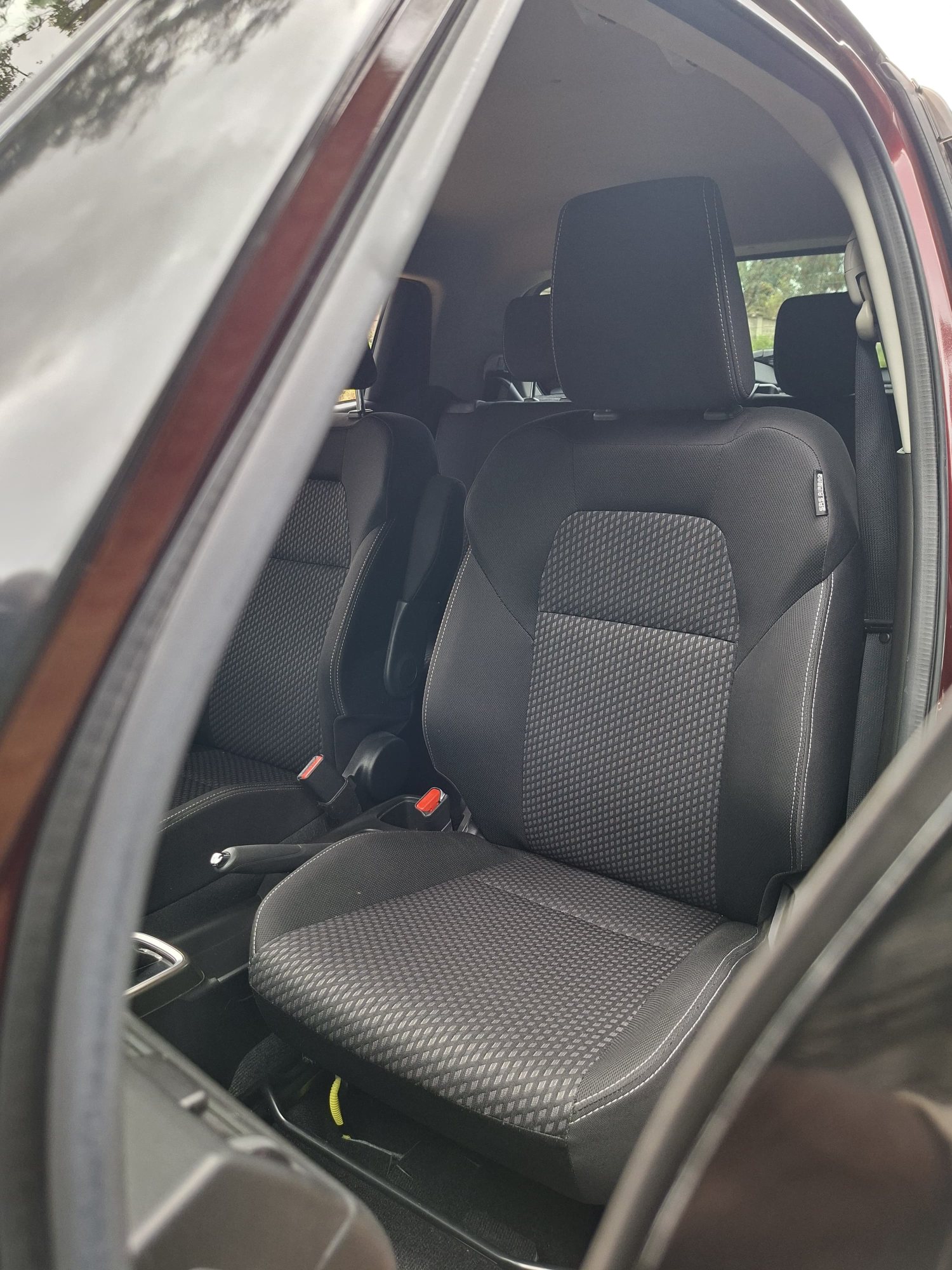 Vehicle photo thumbnail 8