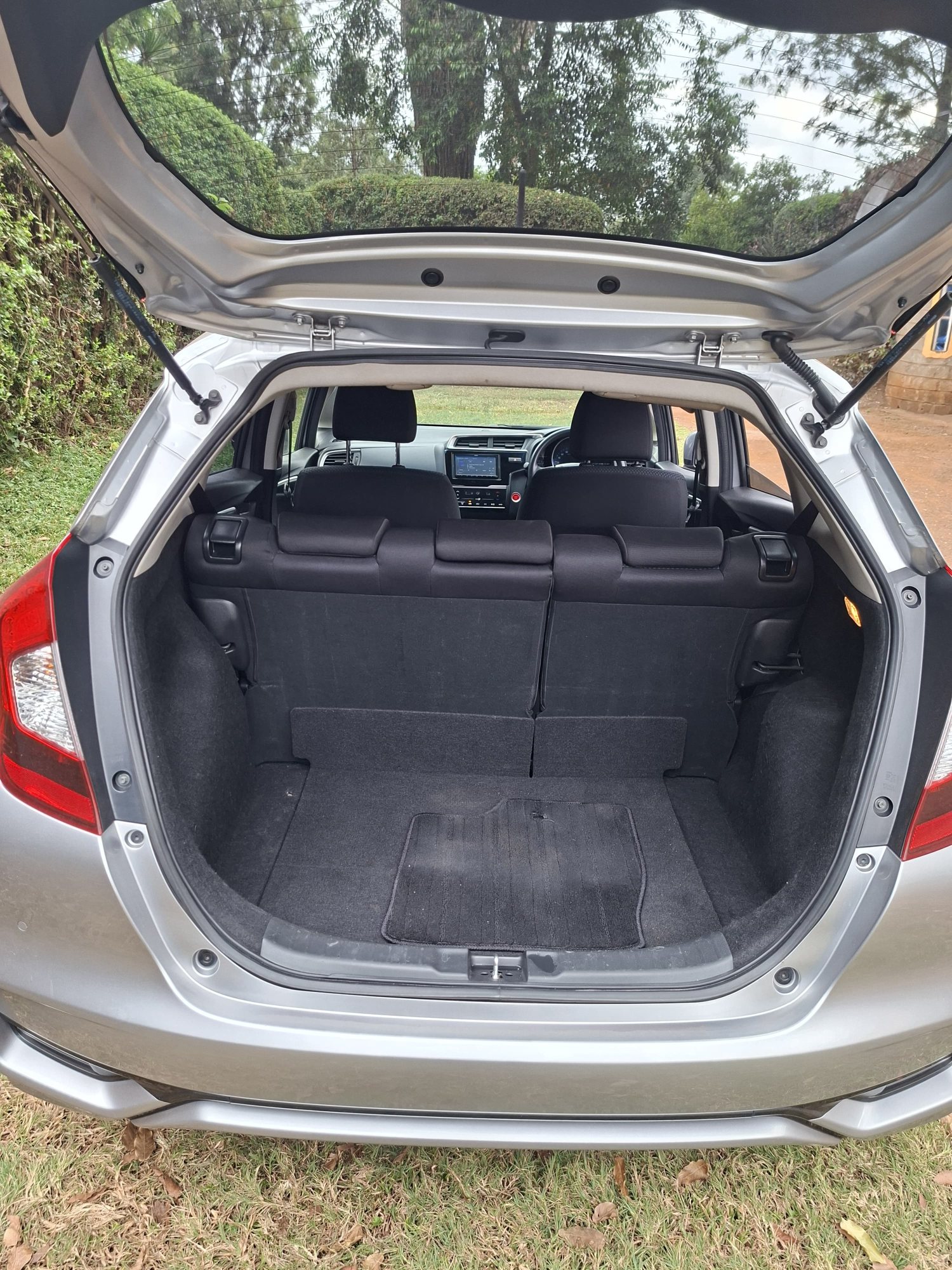 Vehicle photo thumbnail 6