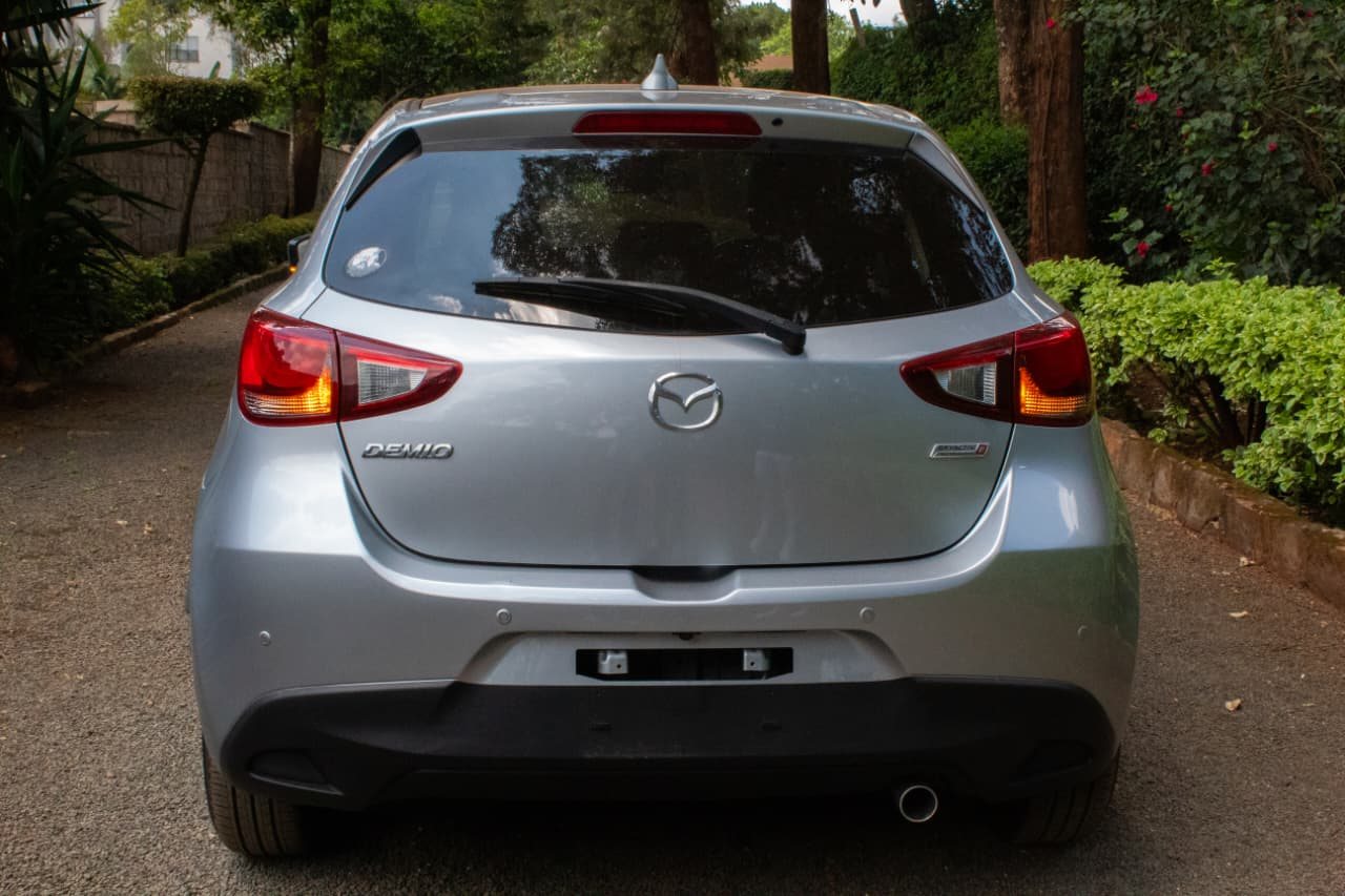 Vehicle photo thumbnail 7