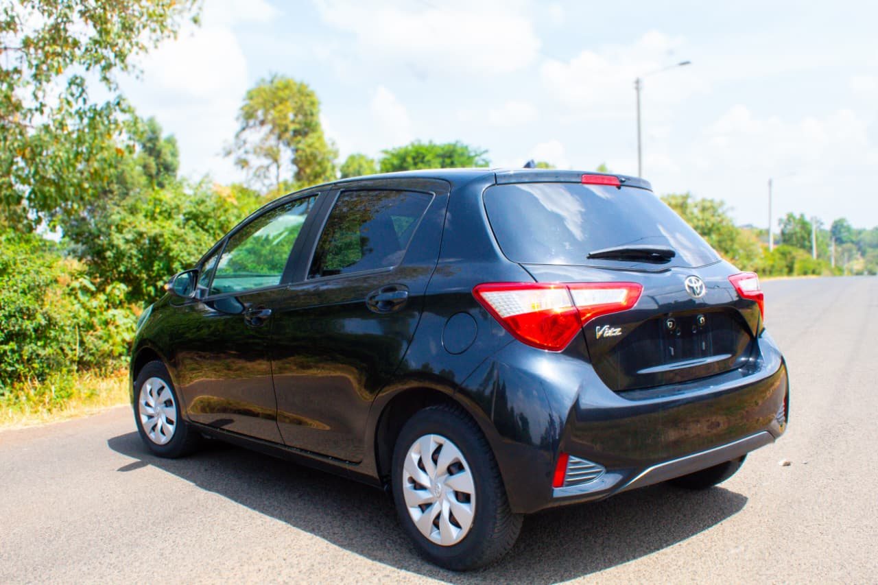 Vehicle photo thumbnail 10