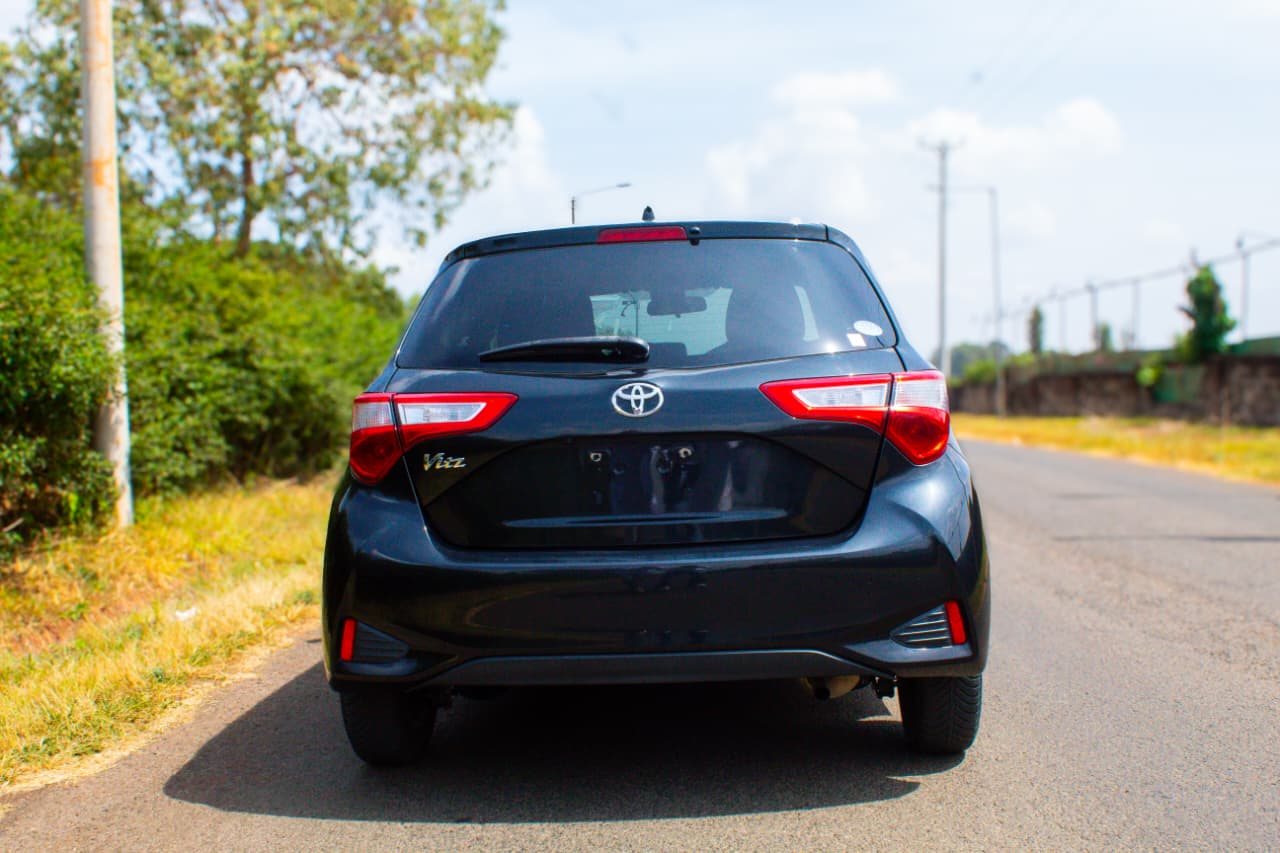 Vehicle photo thumbnail 9