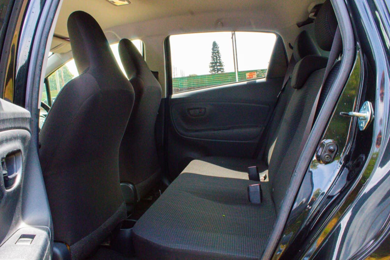 Vehicle photo thumbnail 5