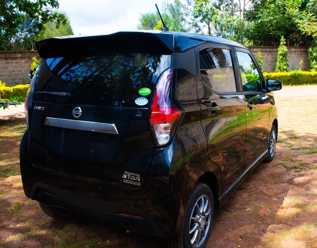 Vehicle photo thumbnail 12