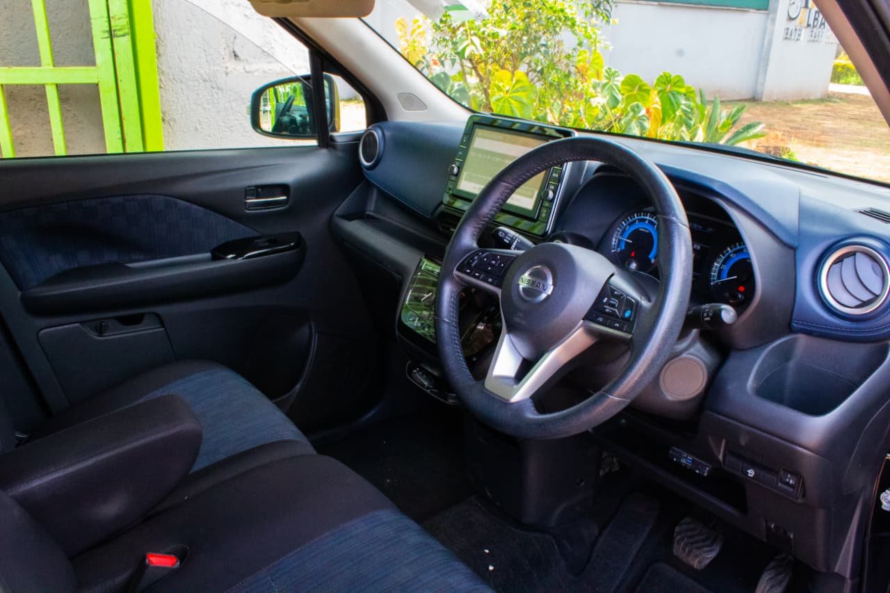 Vehicle photo thumbnail 7