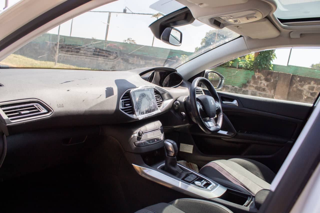 Vehicle photo thumbnail 7
