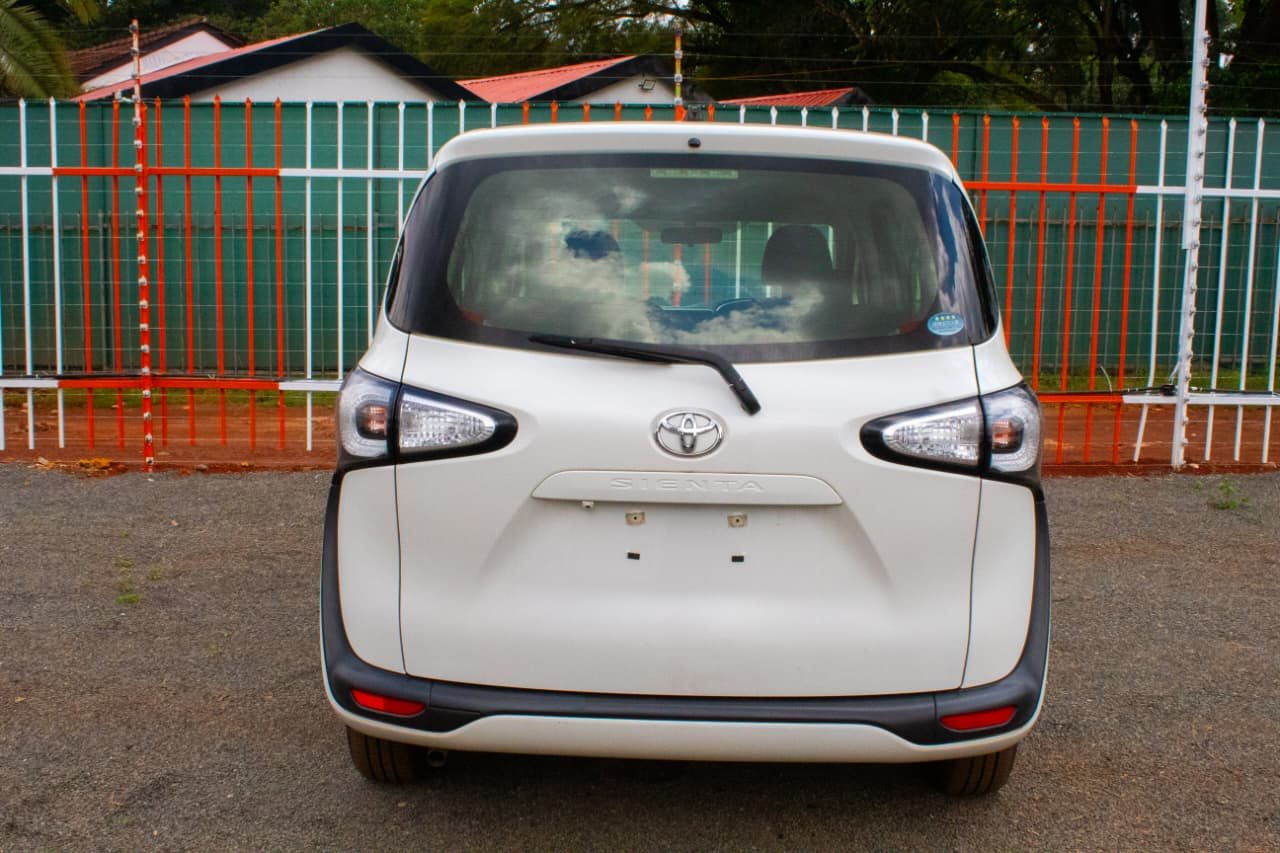 Vehicle photo thumbnail 10