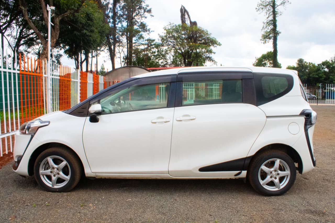 Vehicle photo thumbnail 13