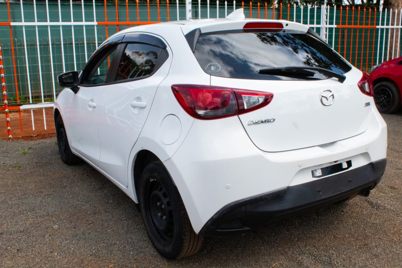 Vehicle photo thumbnail 11