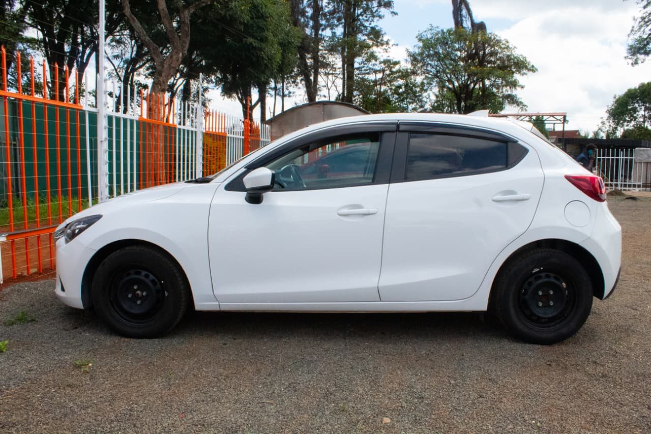 Vehicle photo thumbnail 9