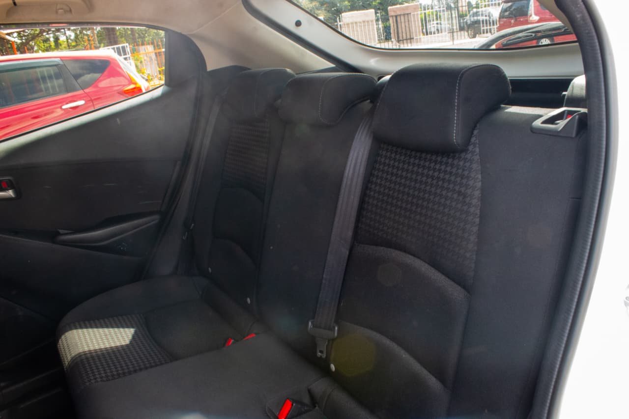 Vehicle photo thumbnail 8