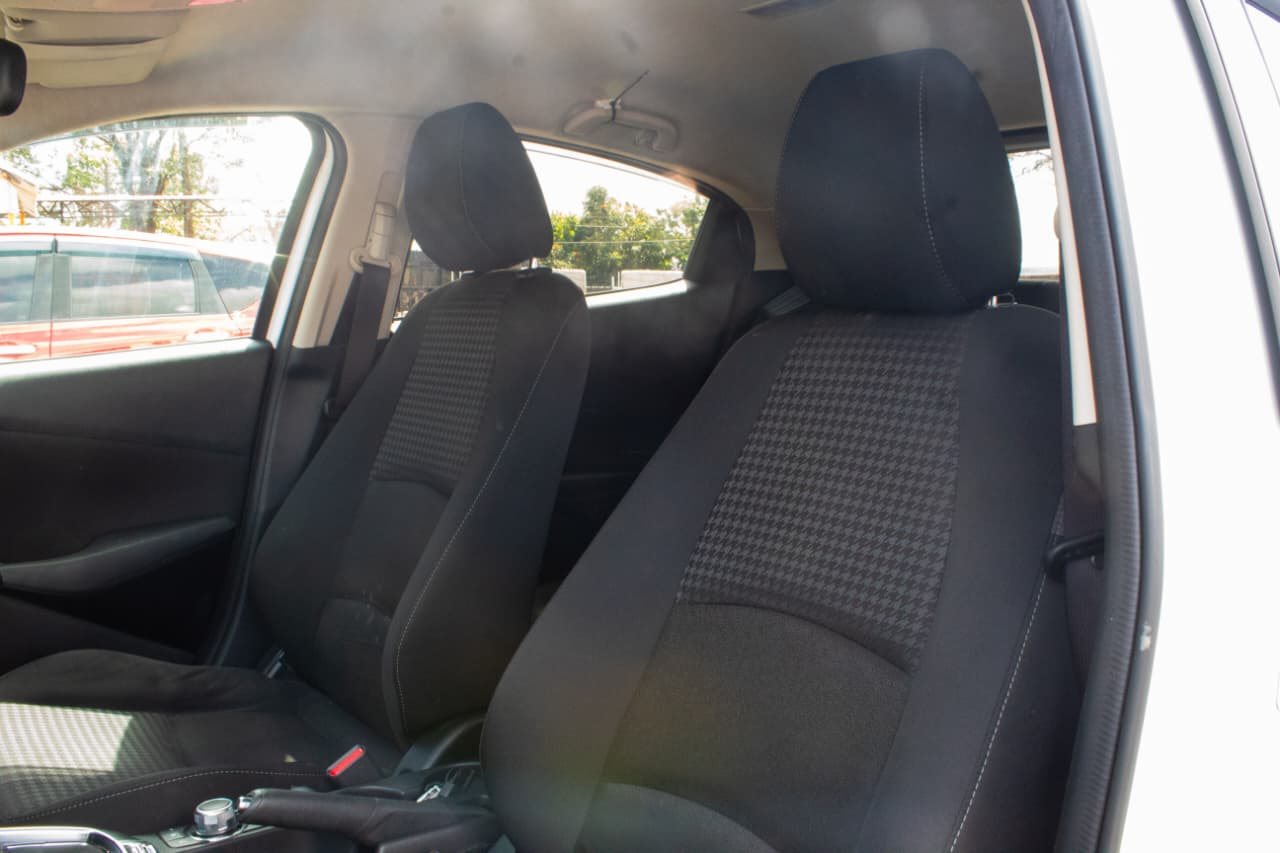 Vehicle photo thumbnail 7