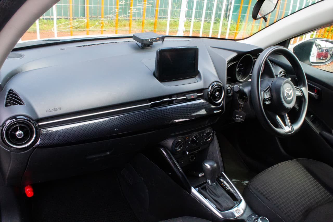 Vehicle photo thumbnail 5