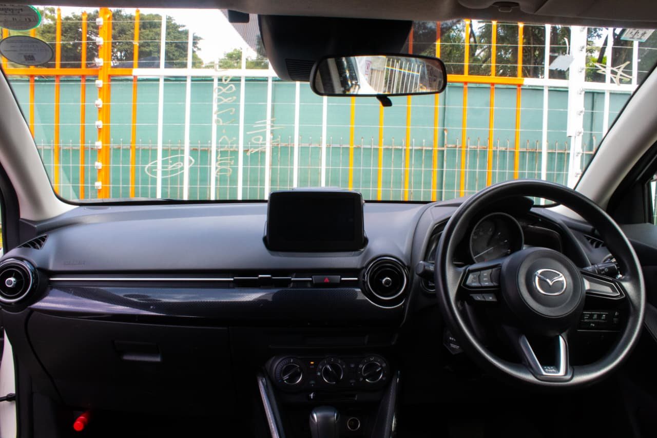 Vehicle photo thumbnail 4