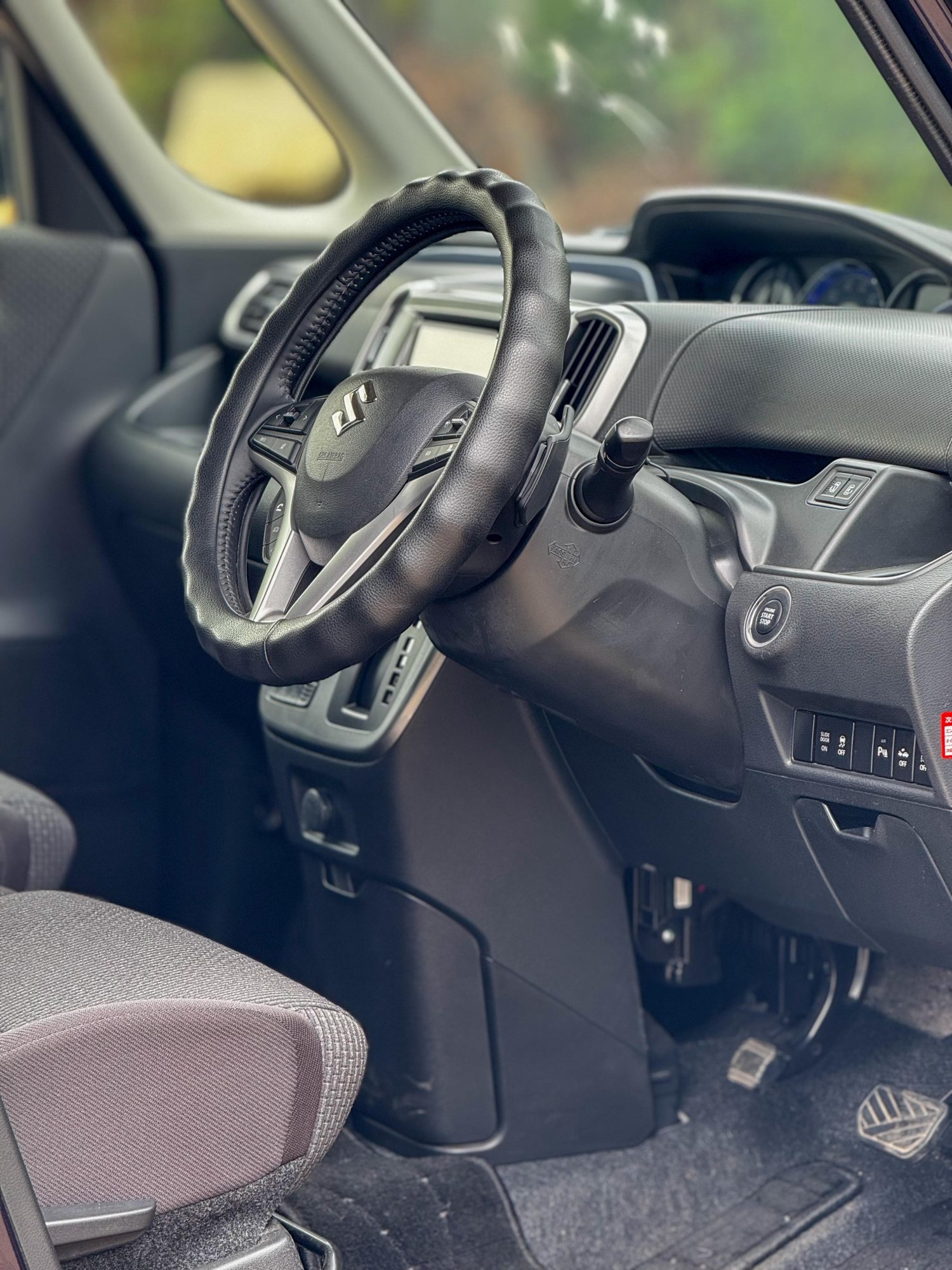Vehicle photo thumbnail 4