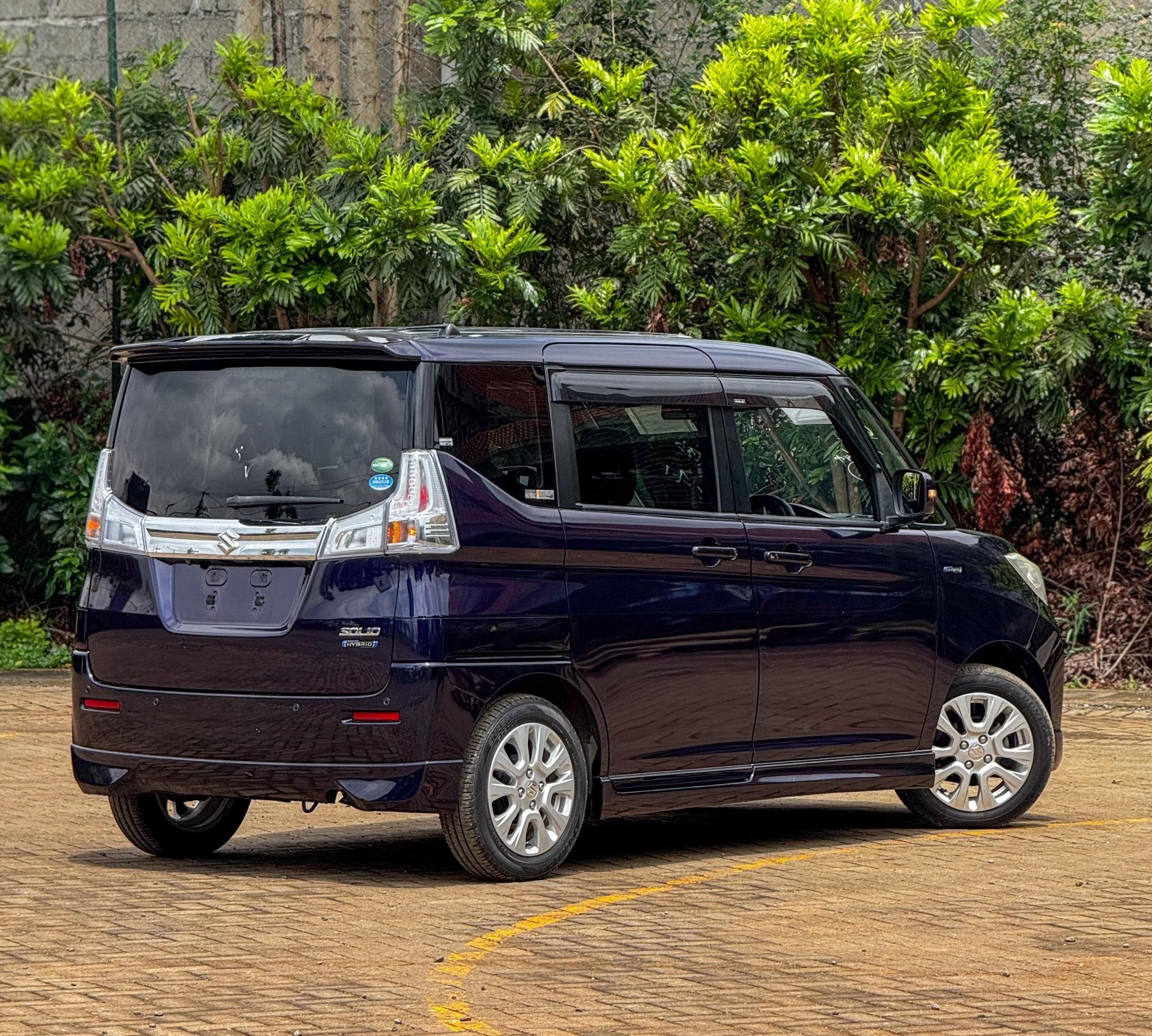 Vehicle photo thumbnail 8